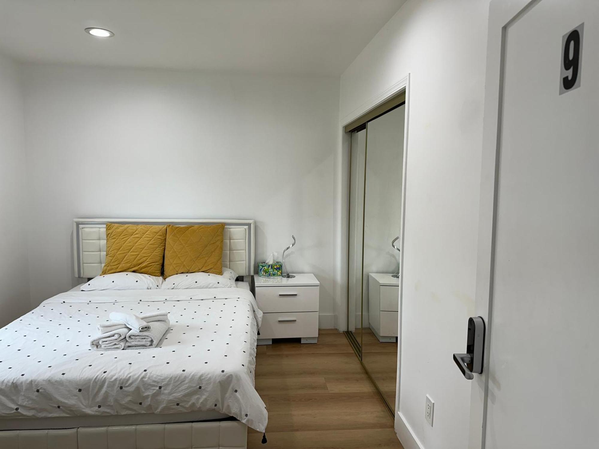 Elegant Living Private In Modern 9 Alloggio in famiglia